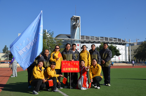 足球比赛结果
教师合影